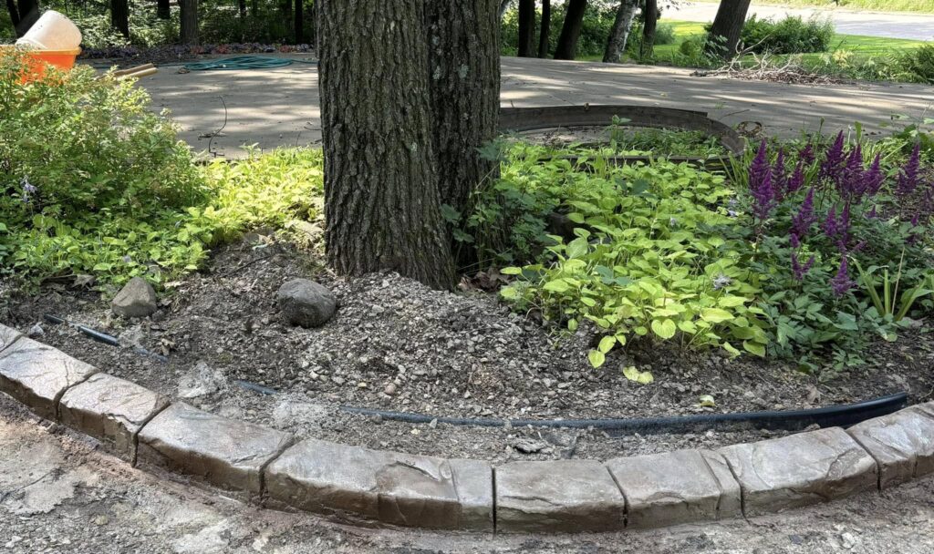 concrete curbing in natural stone stamp